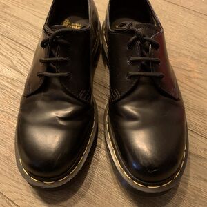 Pre-owned dr Martens - black smooth - size 9M (US), Great condition-